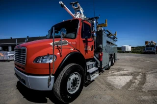 Unité de service pour éclairage et maintenance